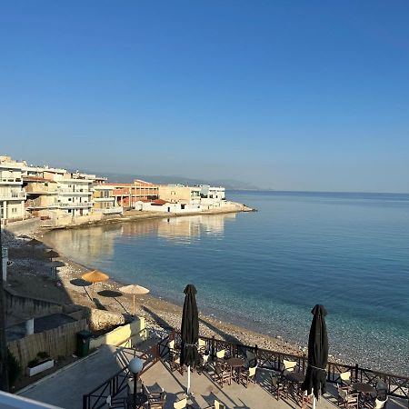 Beach Retreat In Town Corinth 외부 사진