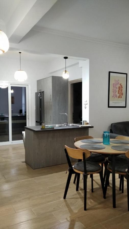 Beach Retreat In Town Corinth 외부 사진
